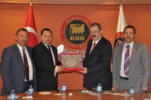 Mr. Adil Sani KONUKOGLU, President of the Bord, Gaziantep Chamber of Industry handing over a crest to Mr. Md. Sabur Khan, Chairman, Daffodil Group
